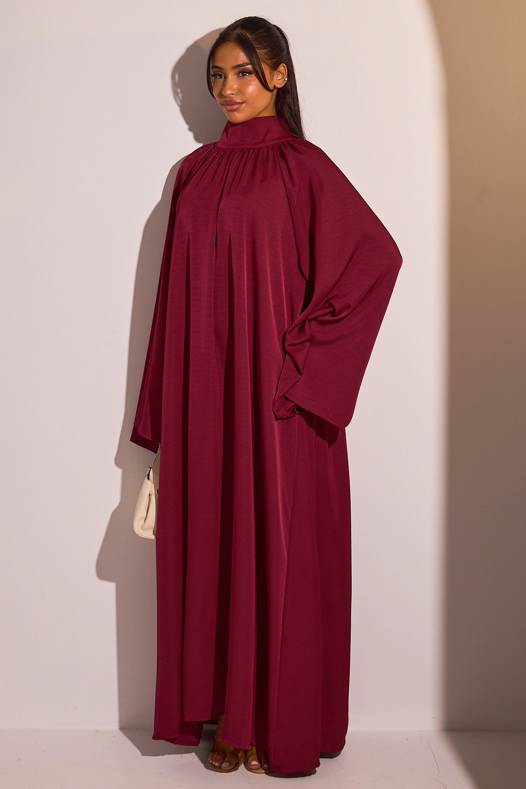 Abaya bordeaux à col montant