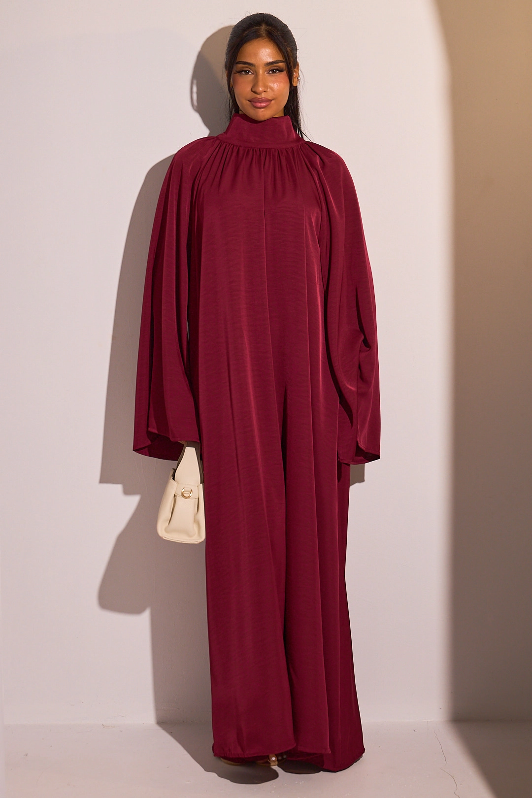 Abaya bordeaux à col montant