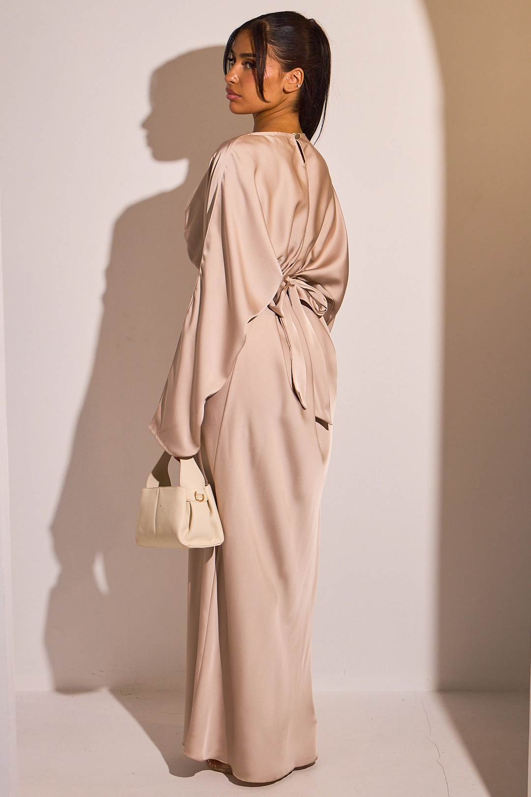 Robe beige effet plissée au buste aspect néoprène