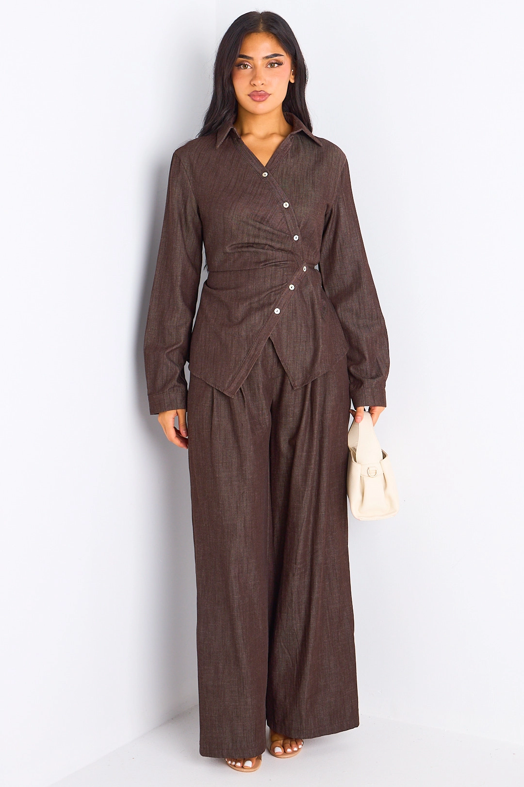 Ensemble deux pièces marron chemise portefeuille  + pantalon coupe droite effet suédine