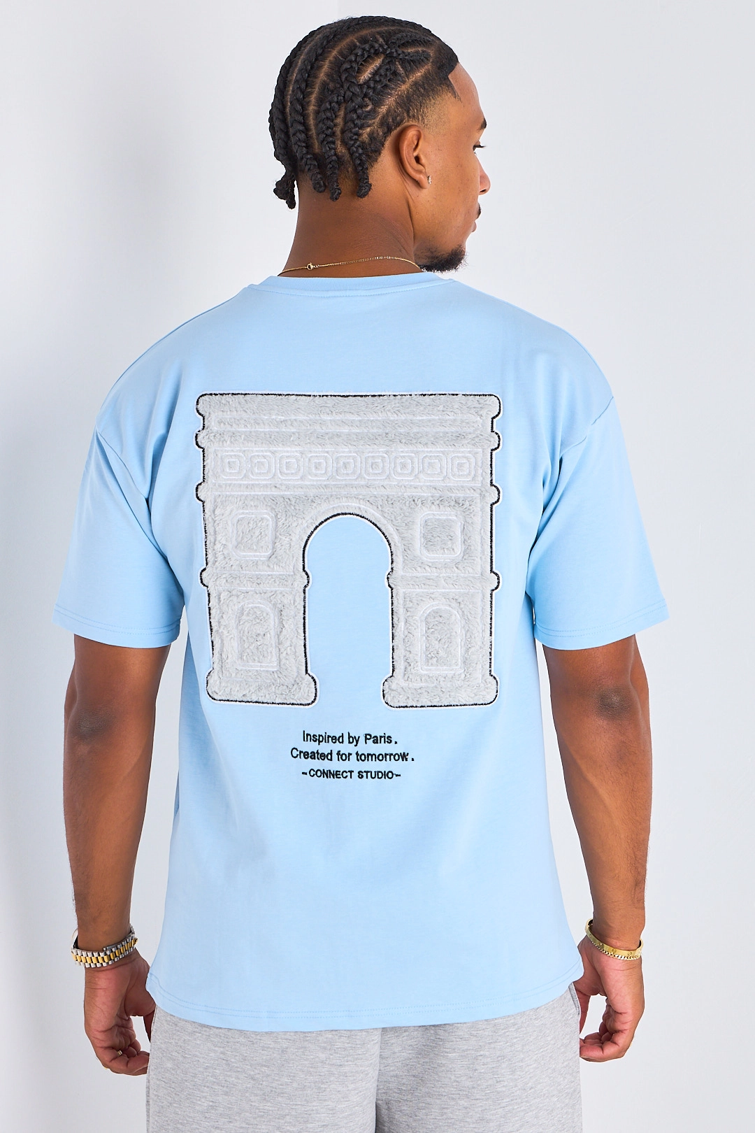 T-shirt bleu clair à imprimé et inscription "inspired by paris "