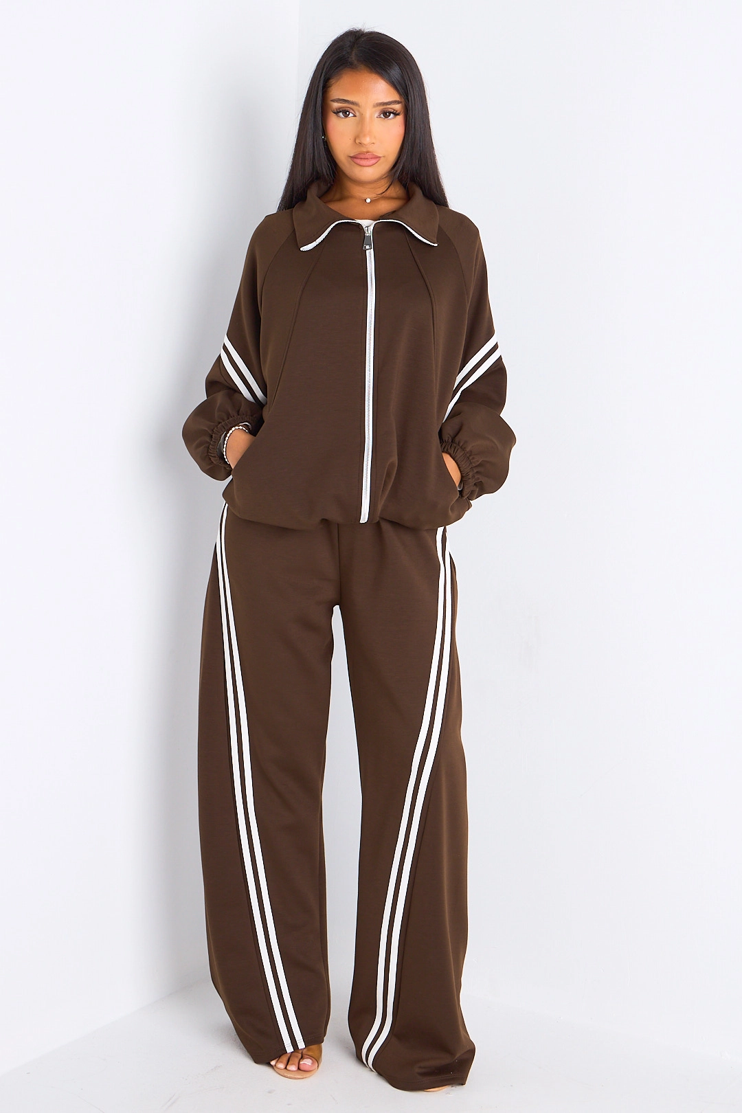 Ensemble de sport  marron à liseré blanc