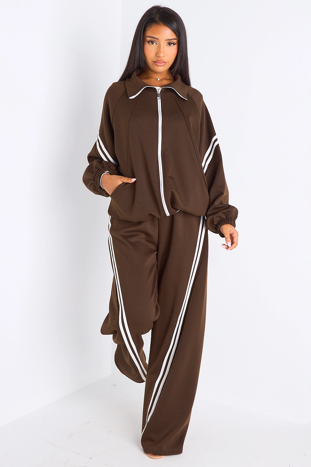 Ensemble de sport  marron à liseré blanc