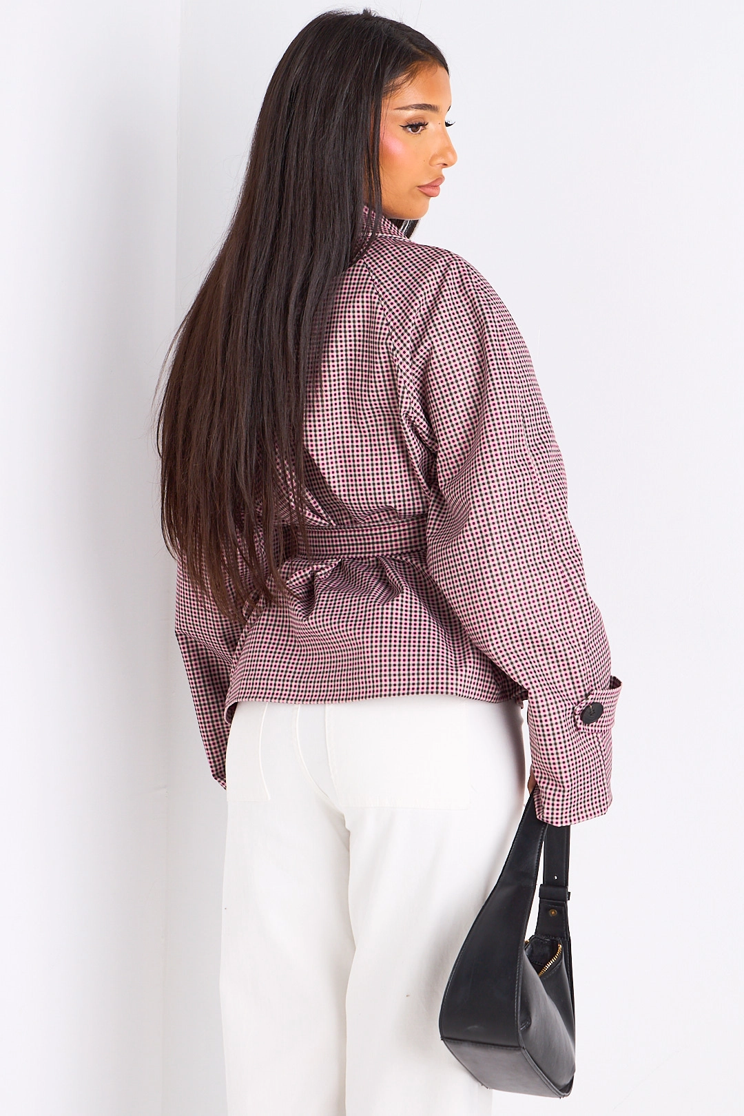 Manteau à carreaux de couleur bordeaux