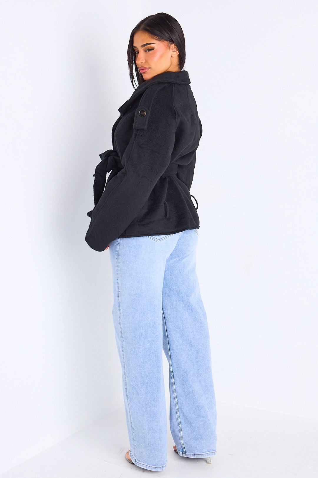 Veste mi-longue duveteuse ceinturée  noire