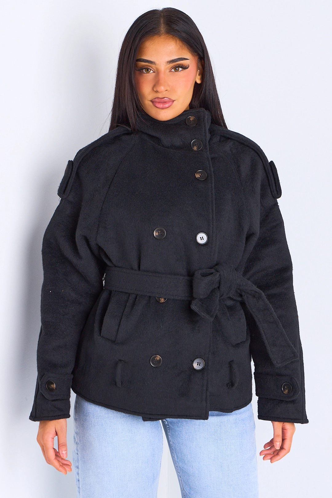 Veste mi-longue duveteuse ceinturée  noire