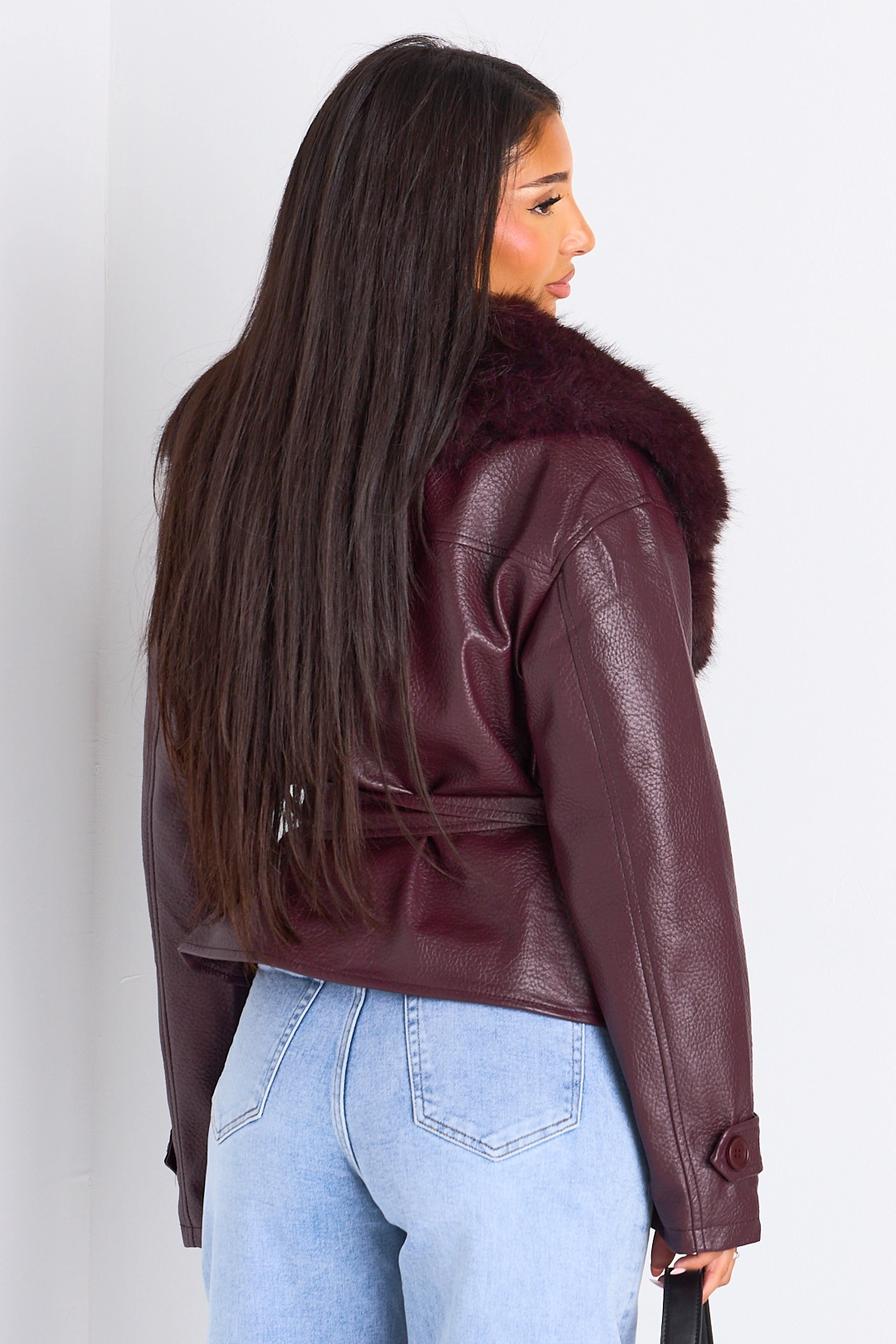 Veste mi-longue en simili cuir à col en fourrure de couleur prune