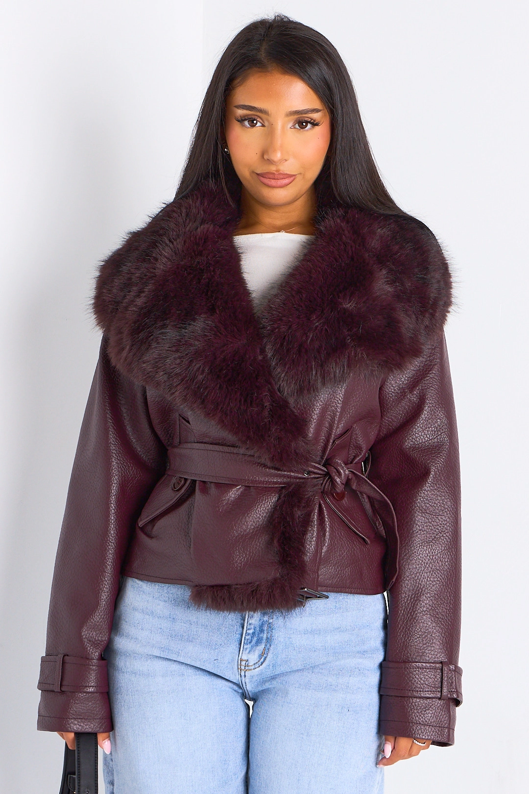 Veste mi-longue en simili cuir à col en fourrure de couleur prune
