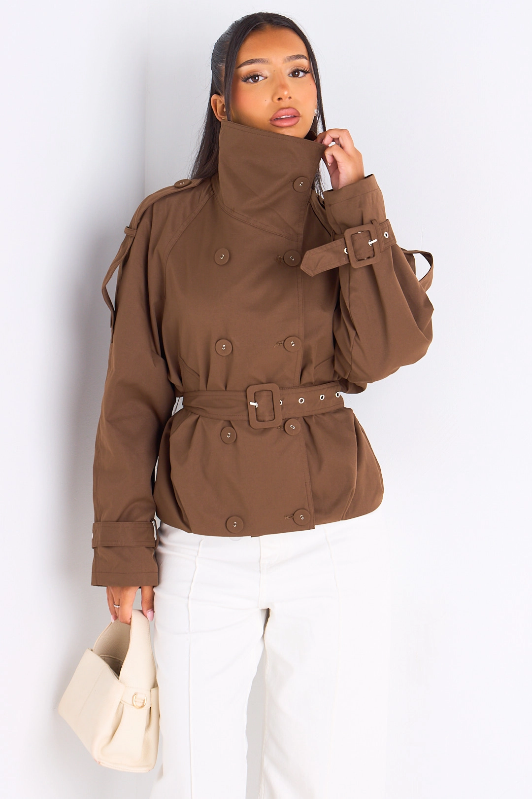 Trench court marron ceinturé