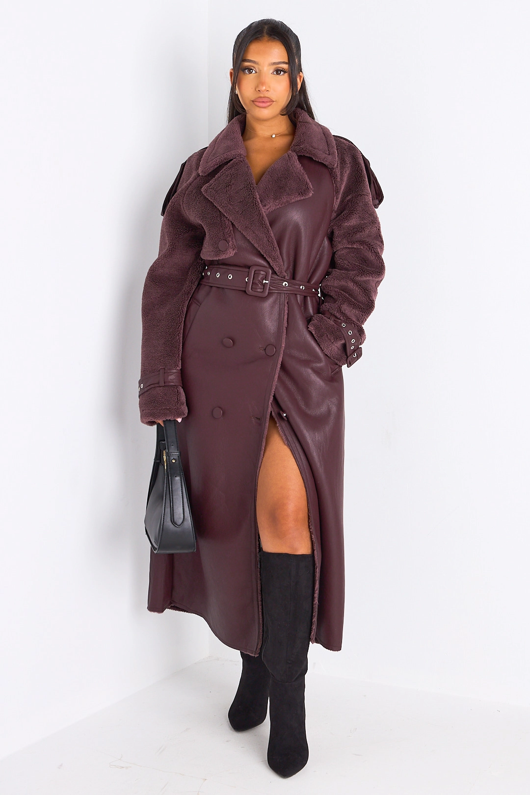 Manteau long en simili cuir avec empiècement polaire bordeaux