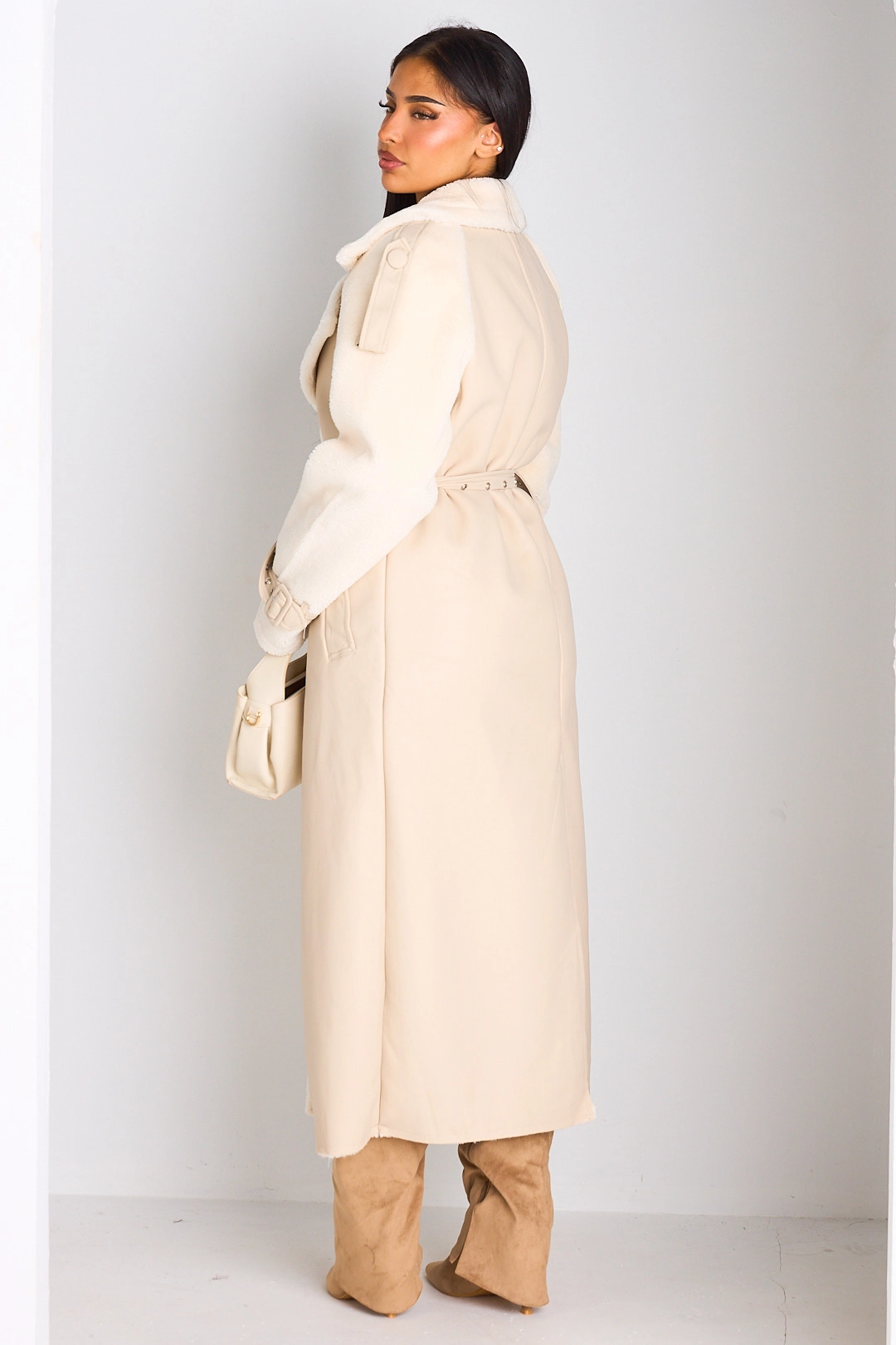 Manteau long en simili cuir avec empiècement polaire beige