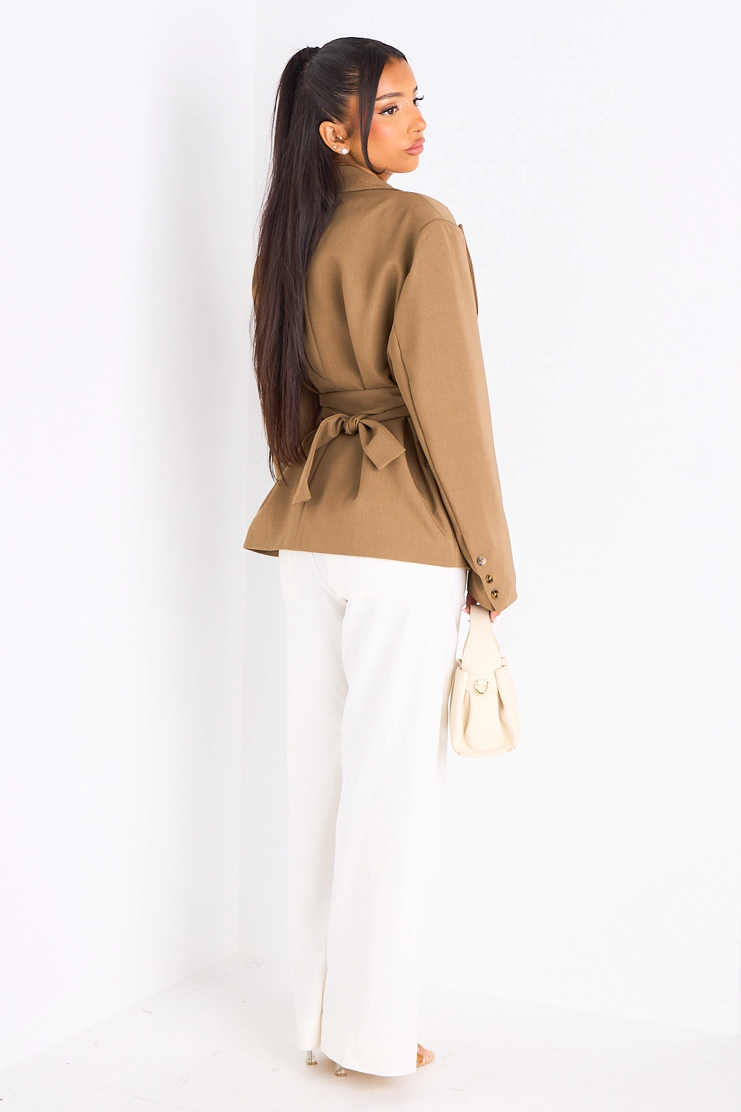 Veste blazer camel à coupe droite ceinturée