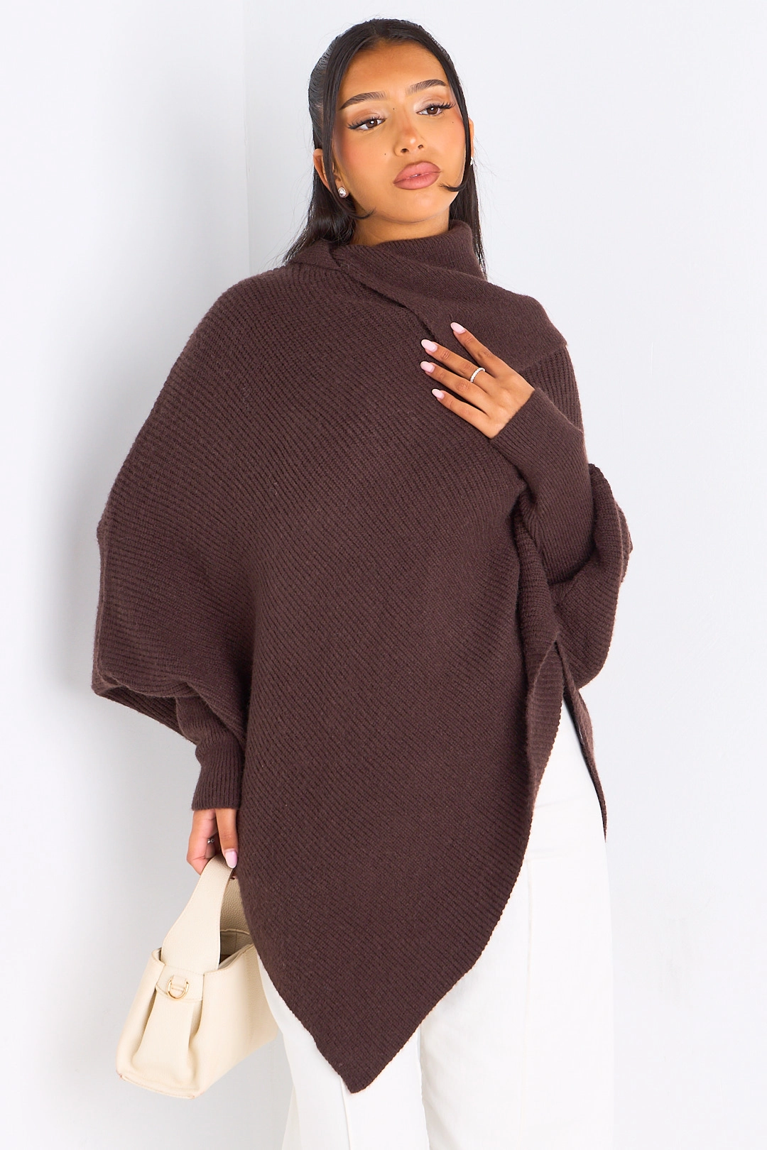 Pull en laine marron à manches chauves-souris