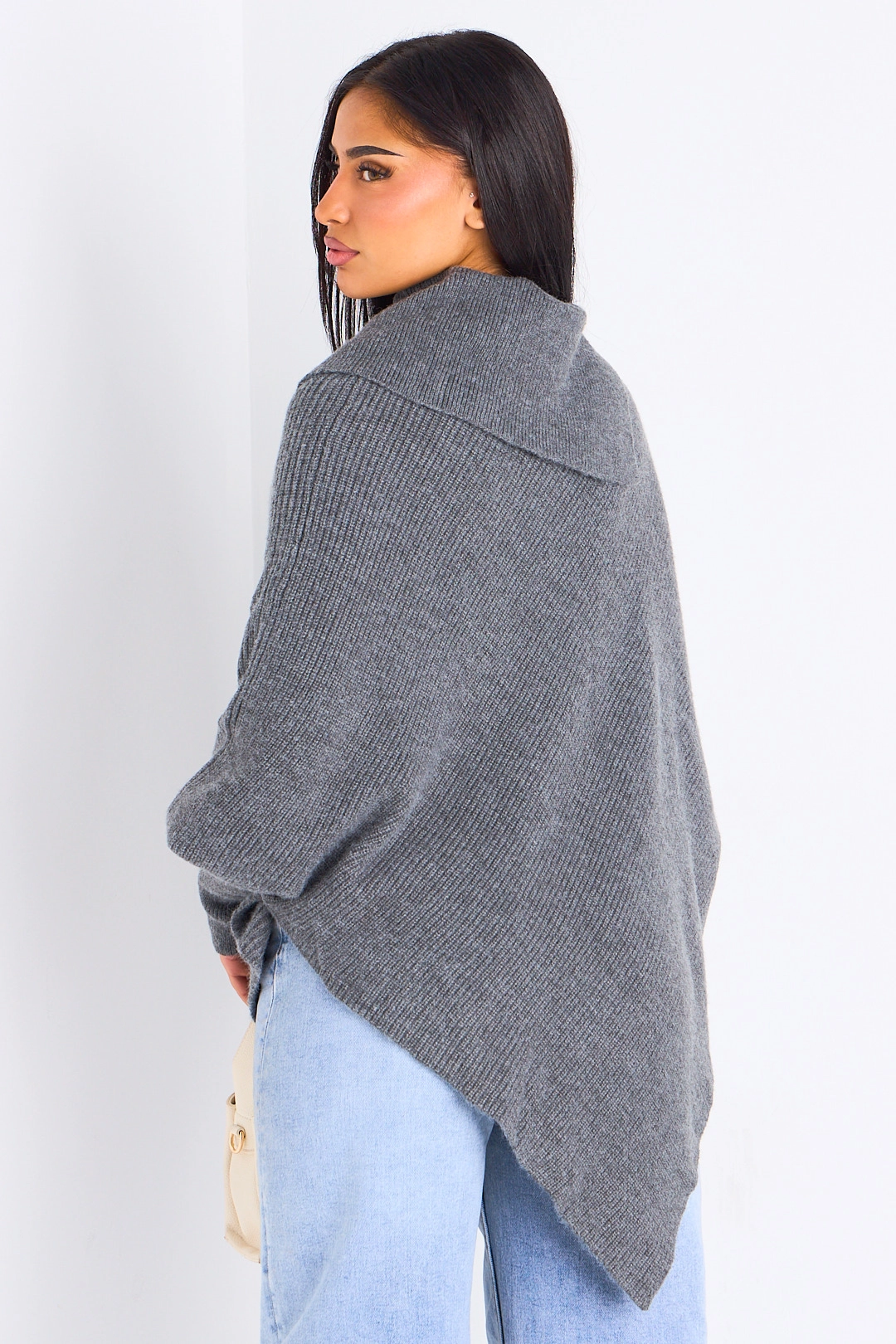 Pull en laine gris à manches chauves-souris
