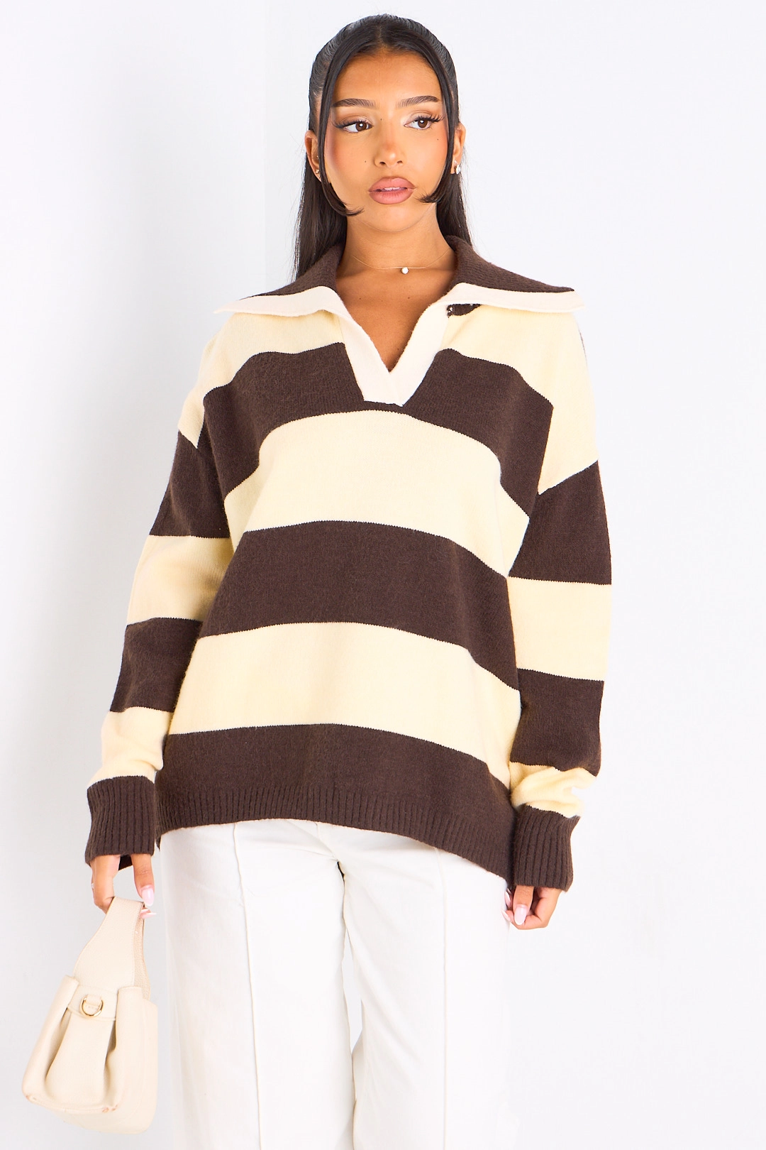 Pull en laine marron à rayures beiges