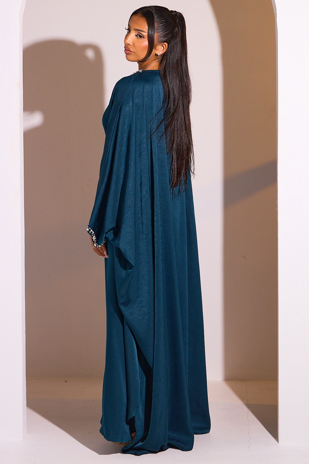 Abaya bleu canard à col v perlé