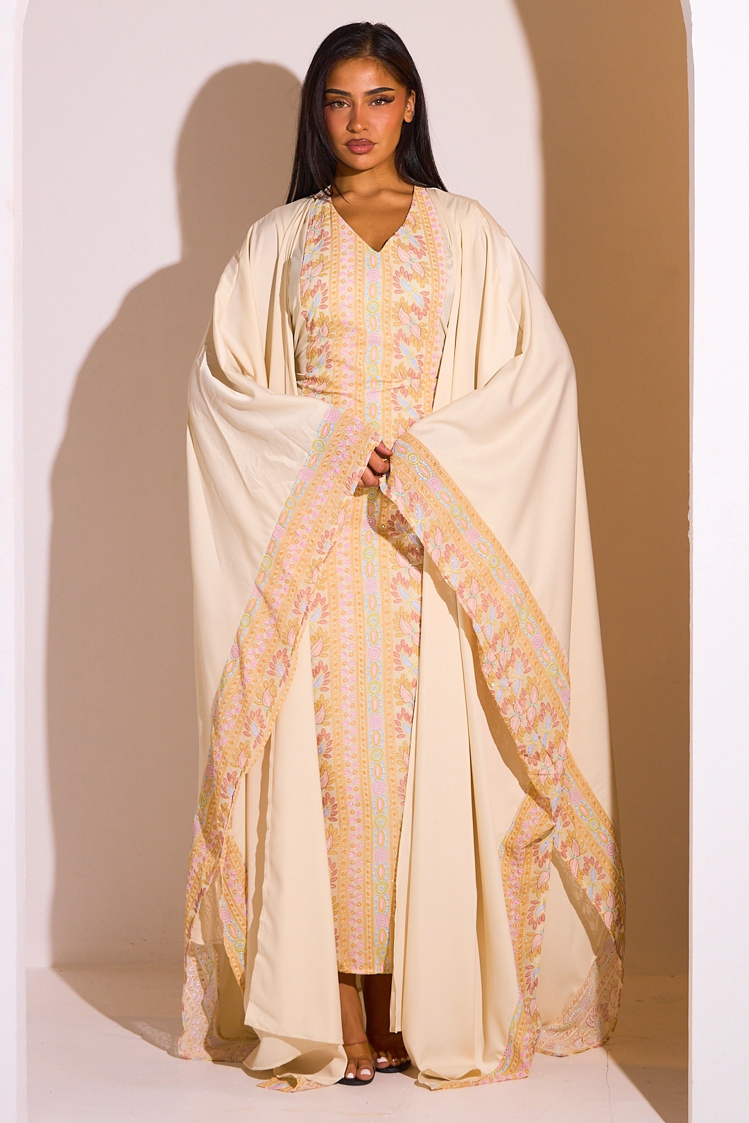 Ensemble 2 pièces : abaya + kimono écru à motif géométrique