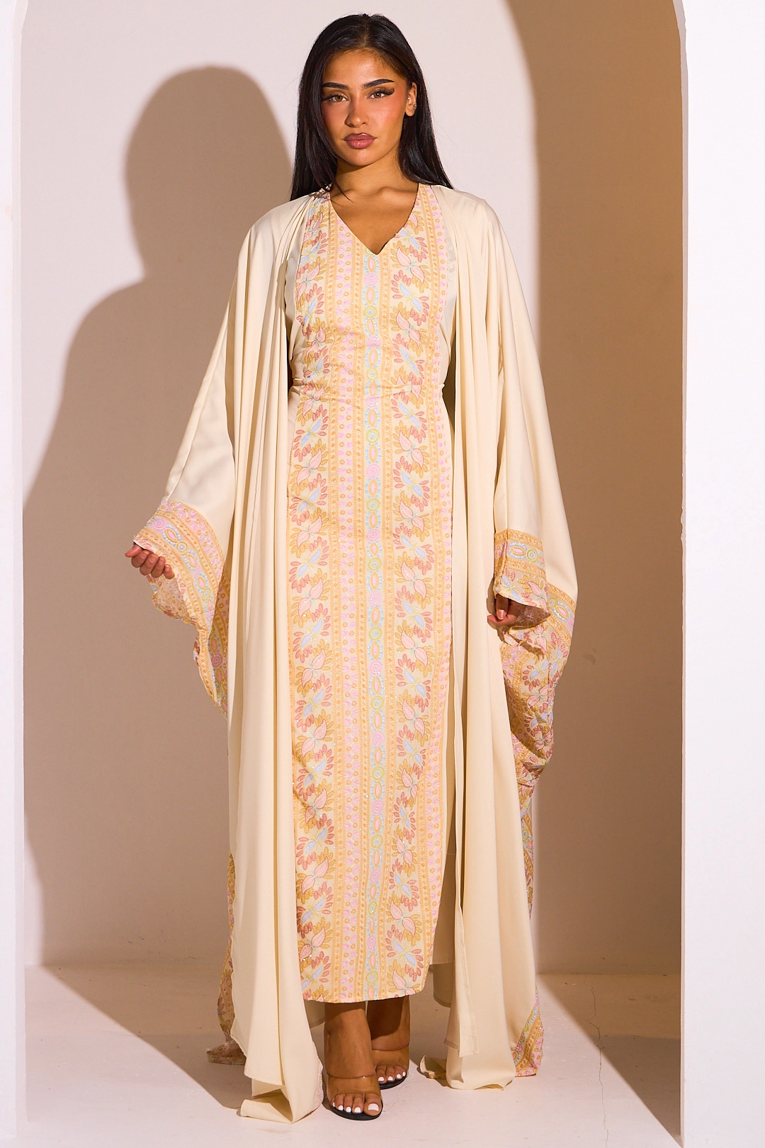 Ensemble 2 pièces : abaya + kimono écru à motif géométrique