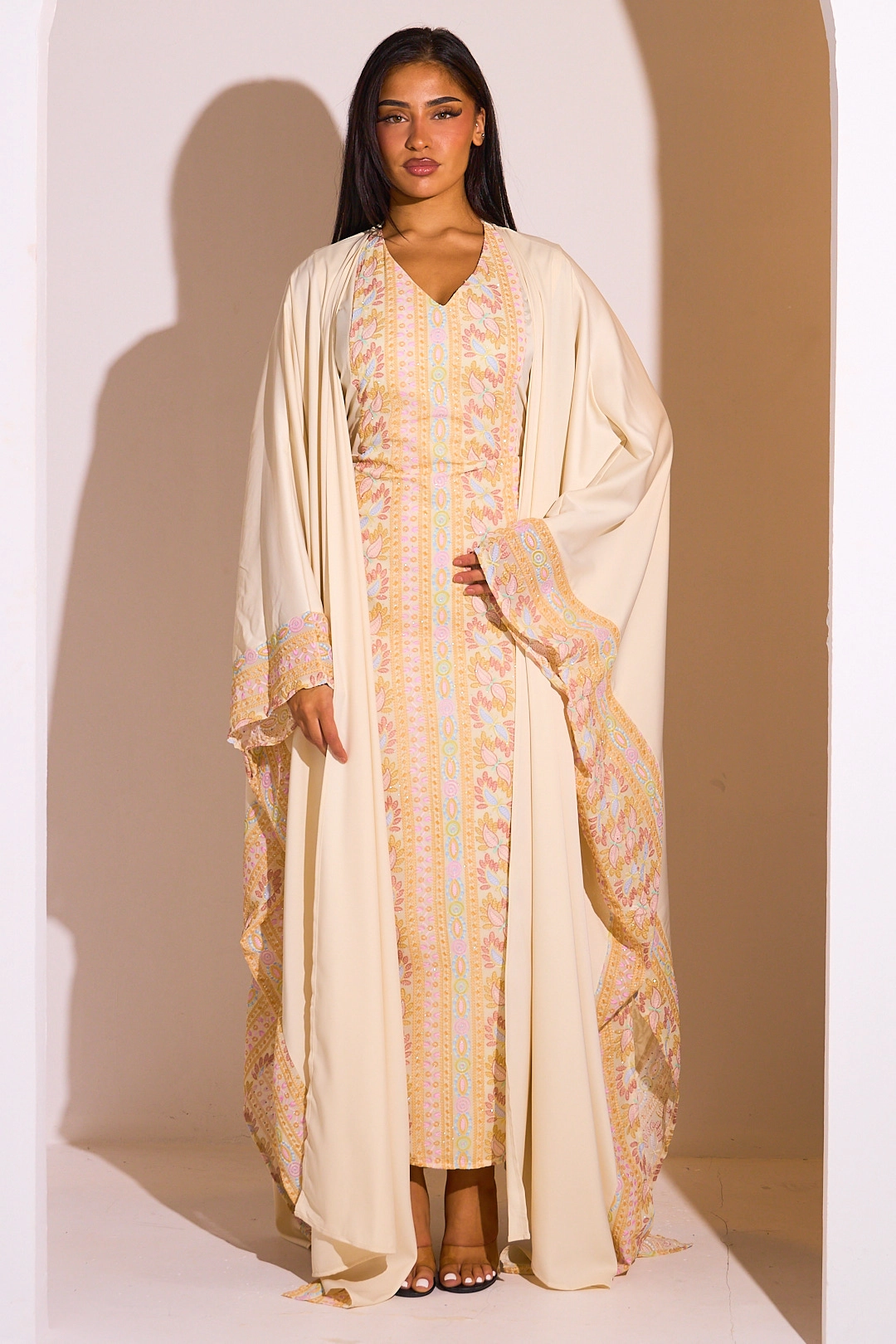 Ensemble 2 pièces : abaya + kimono écru à motif géométrique