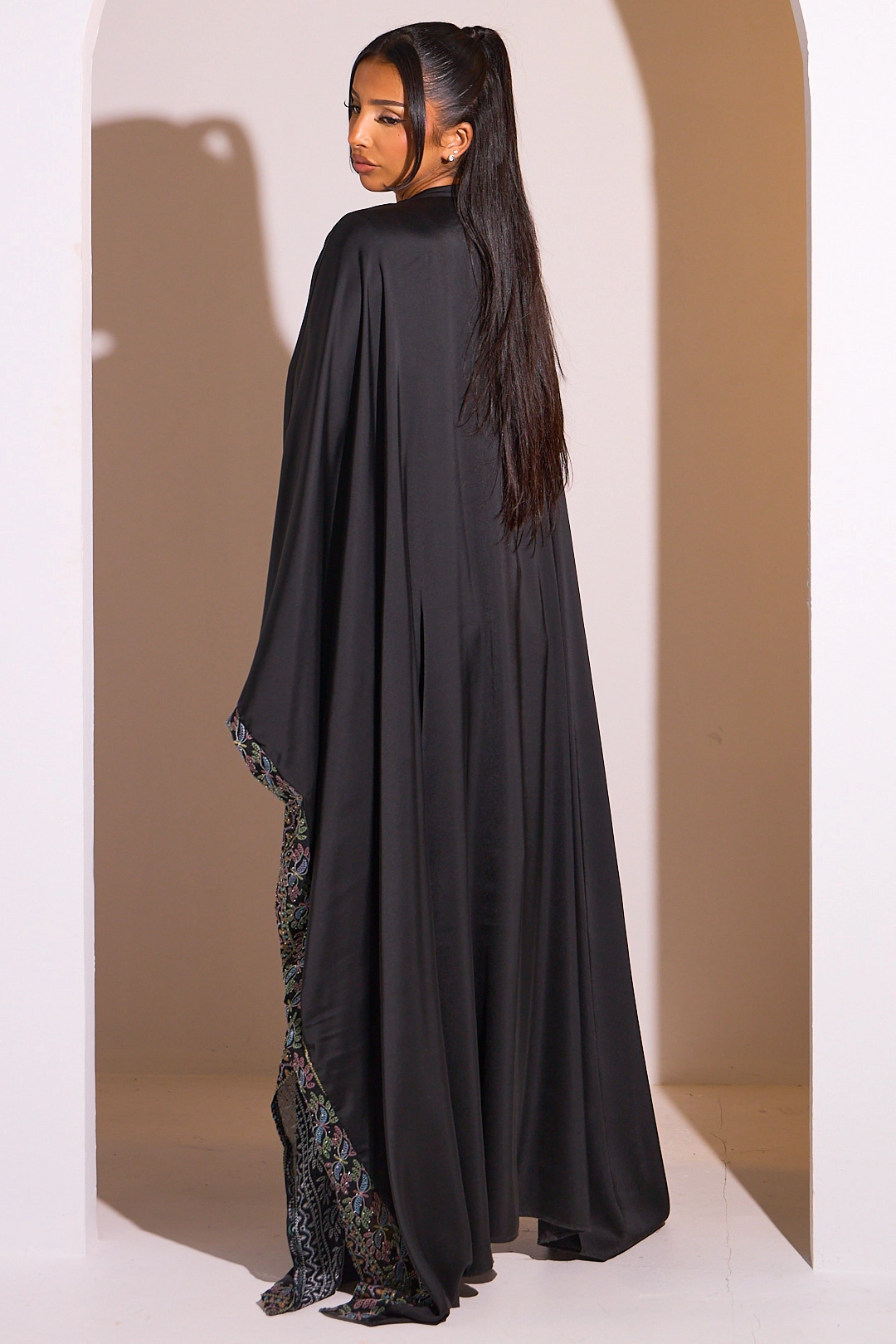 Ensemble 2 pièces : abaya + kimono noir à motif géométrique