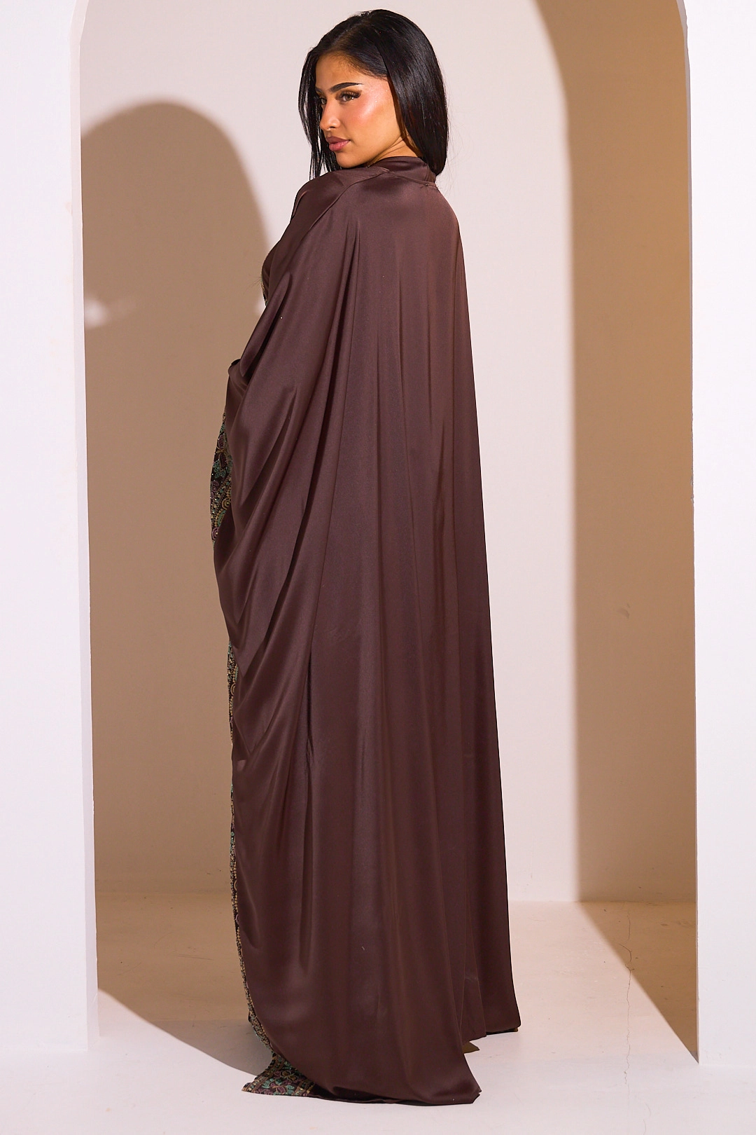 Ensemble 2 pièces : abaya + kimono marron à motif géométrique