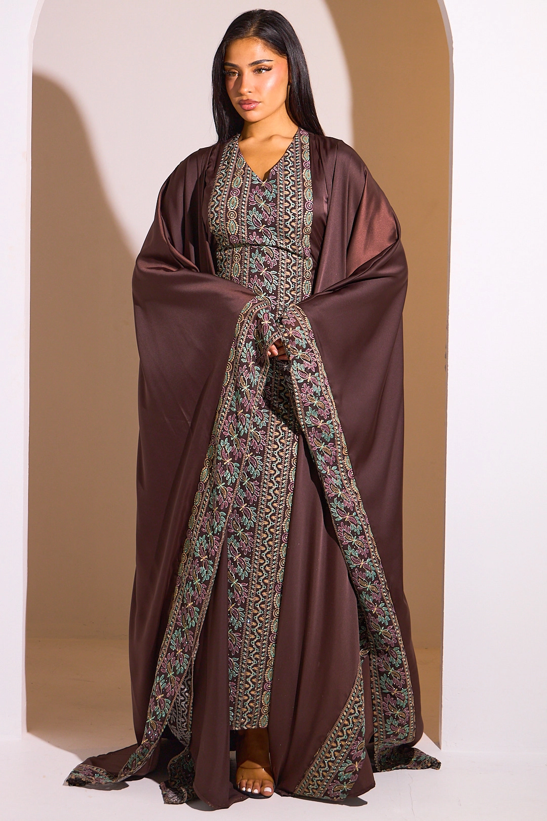 Ensemble 2 pièces : abaya + kimono marron à motif géométrique