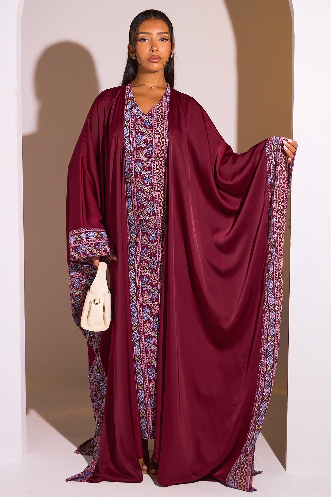 Ensemble 2 pièces : abaya + kimono bordeaux à motif géométrique