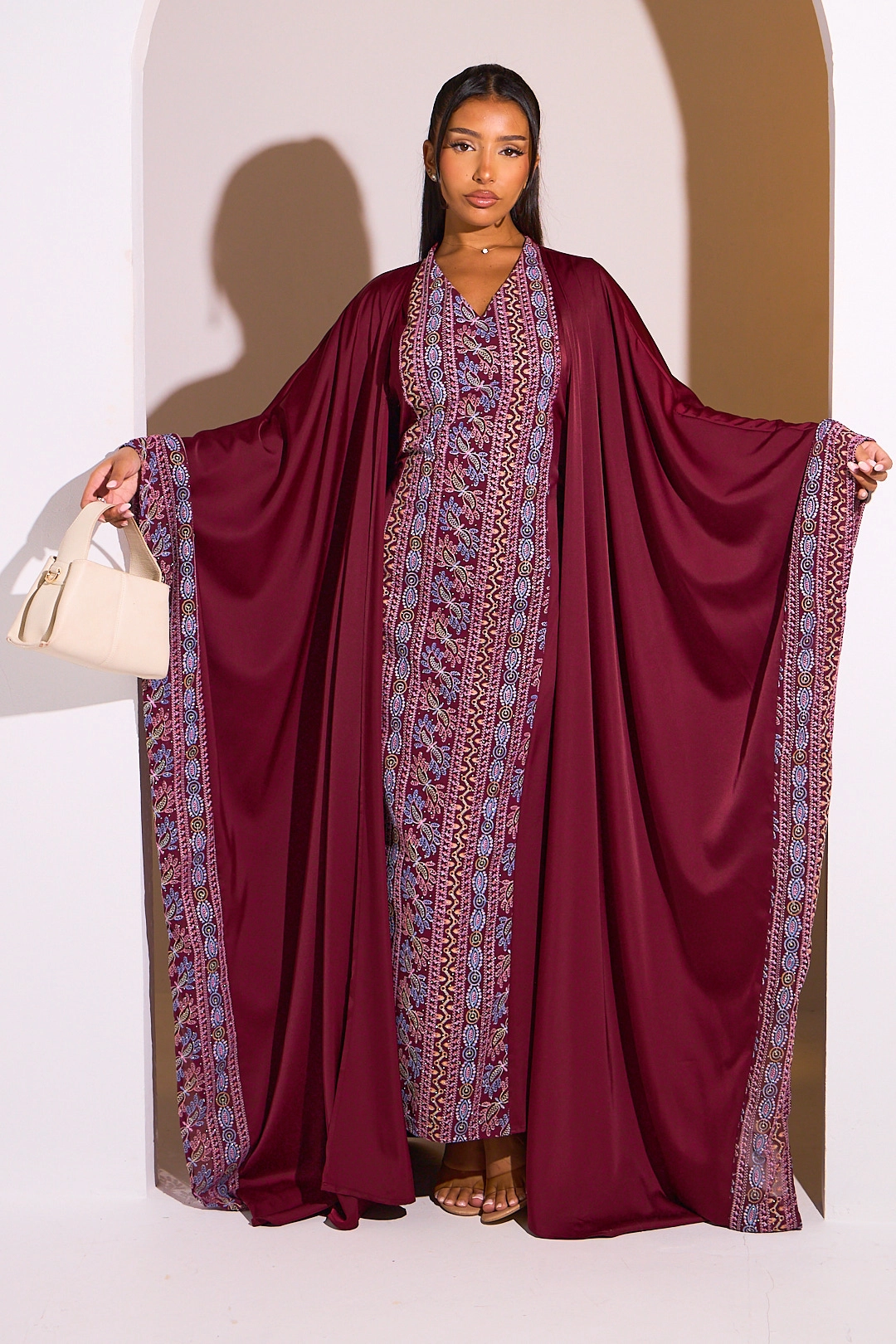 Ensemble 2 pièces : abaya + kimono bordeaux à motif géométrique