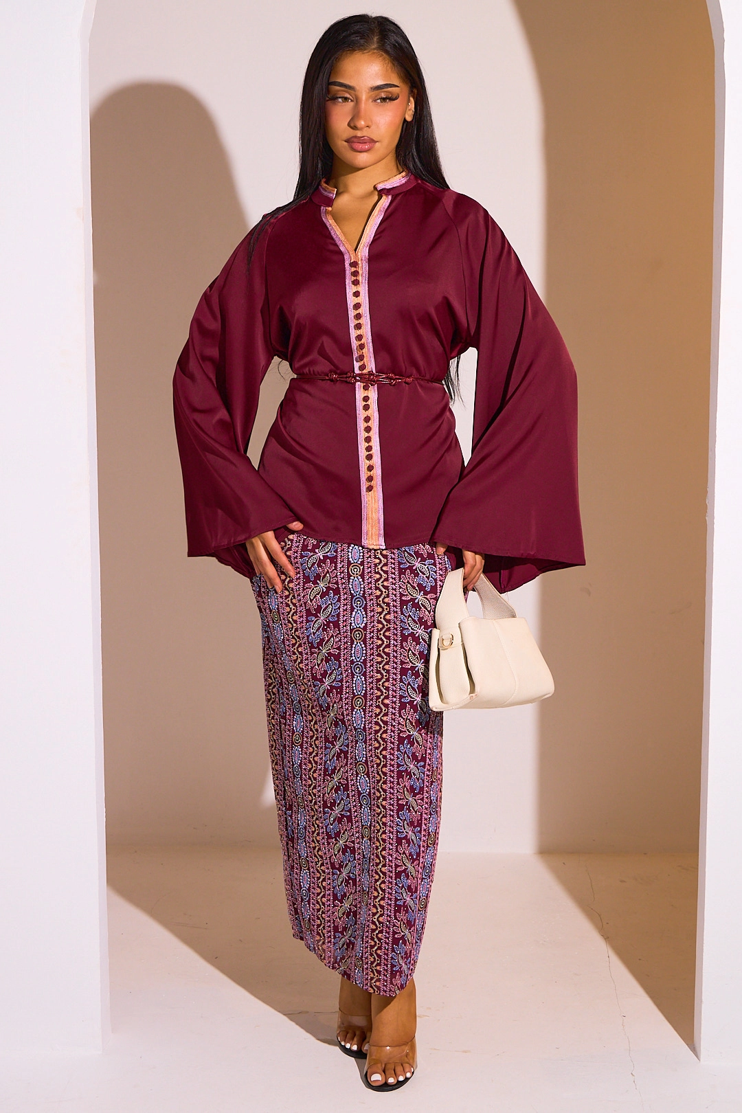 Ensemble 2 pièces : blouse + jupe bordeaux à motifs colorés