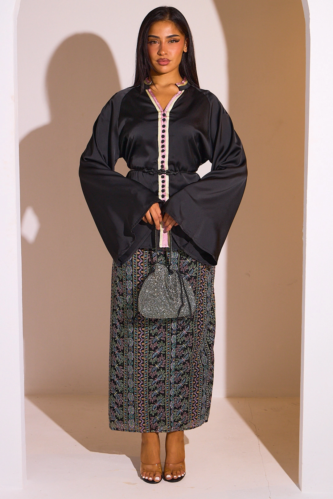 Ensemble 2 pièces : blouse + jupe noir à motifs colorés