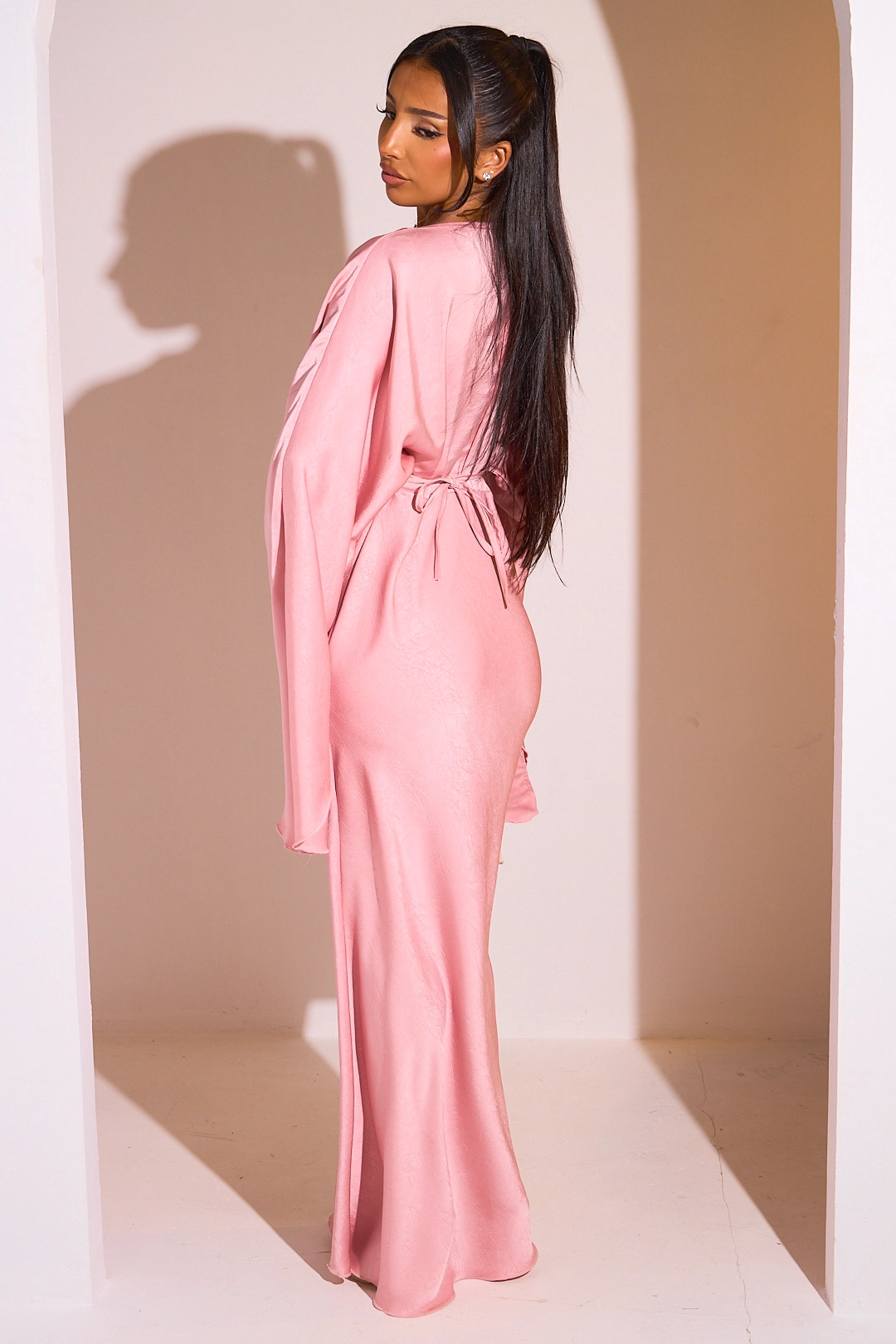 Robe rose à manches pagode