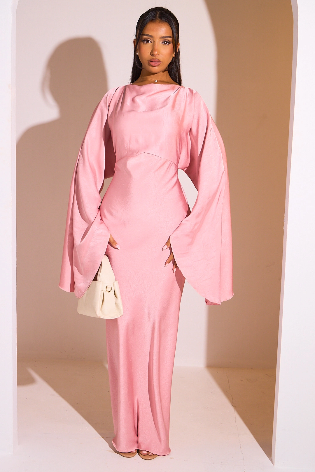 Robe rose à manches pagode