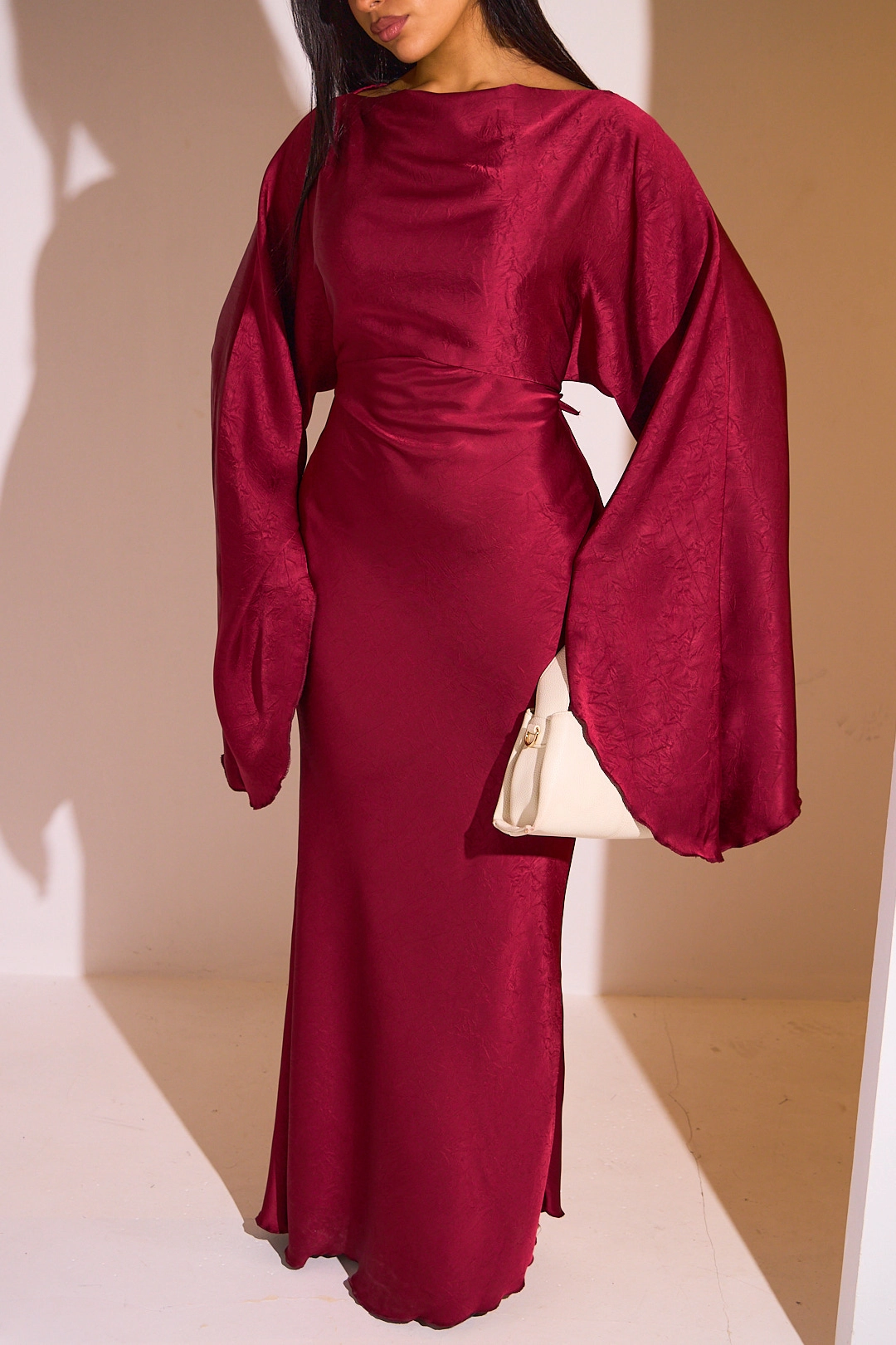Robe rouge à manches pagode