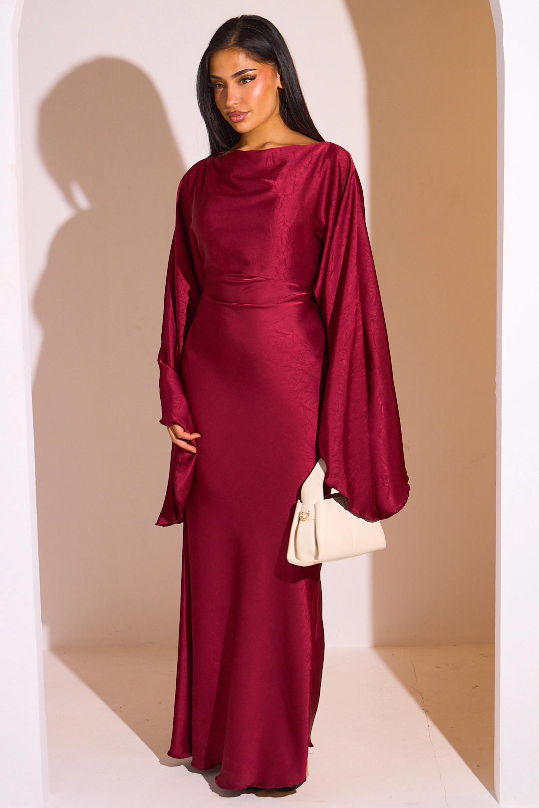 Robe rouge à manches pagode
