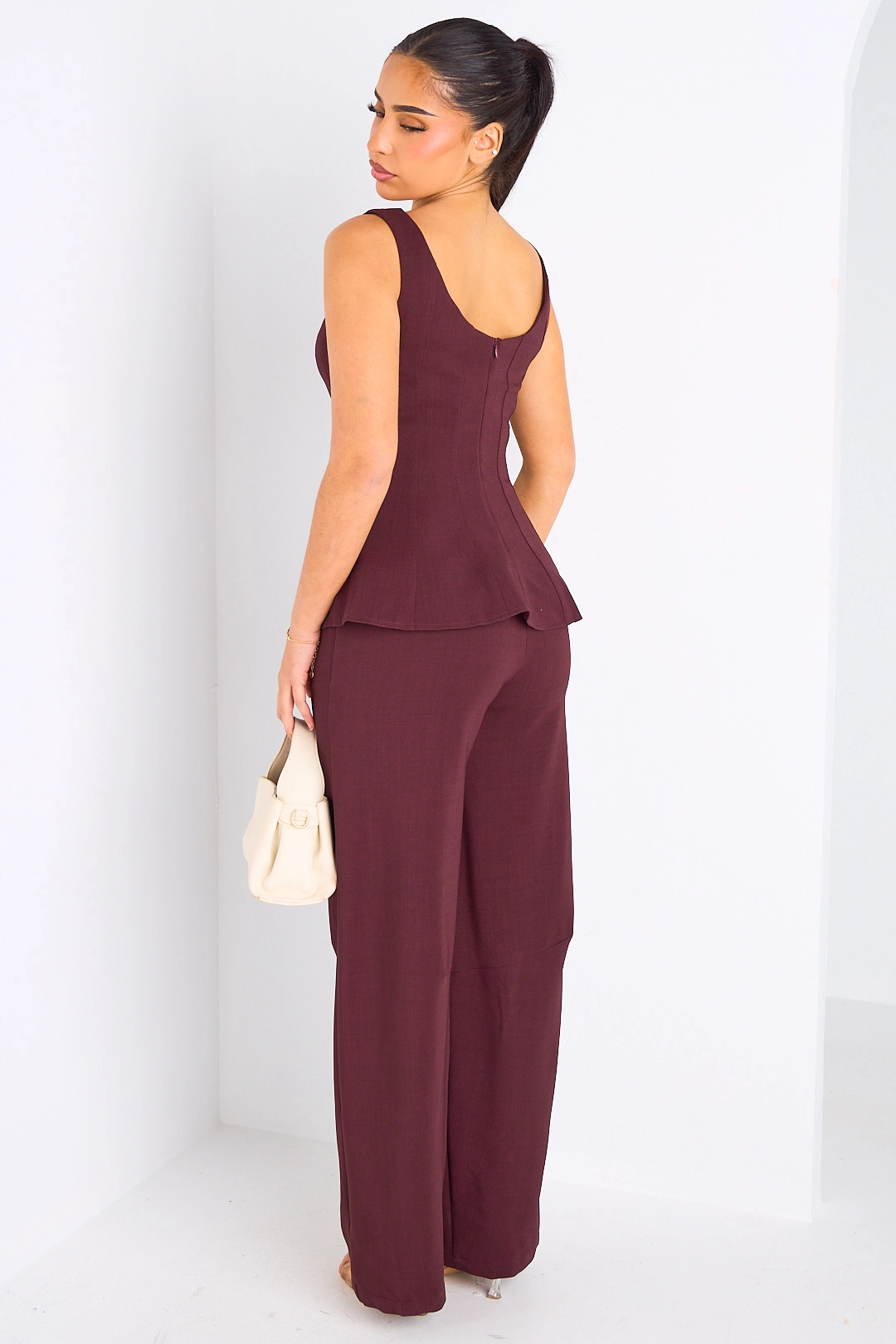 Ensemble deux pièces prune haut à bretelles + pantalon tailleur à coupe droite