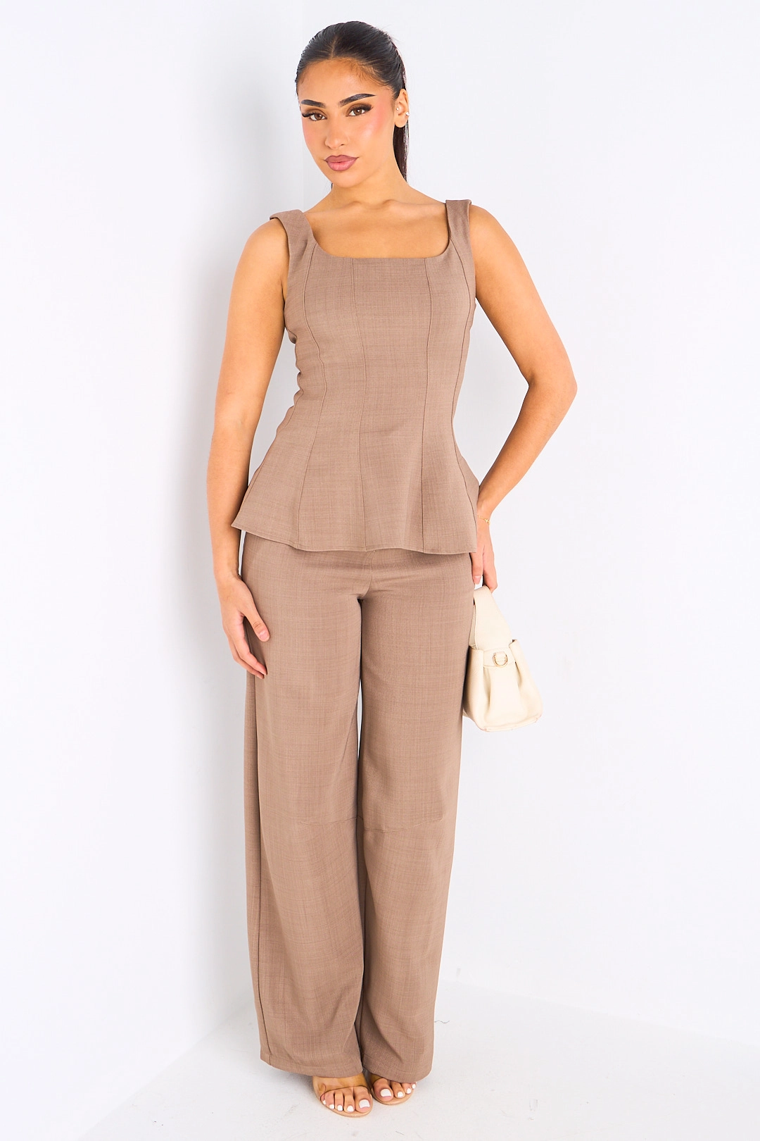 Ensemble deux pièces taupe haut à bretelles + pantalon tailleur à coupe droite