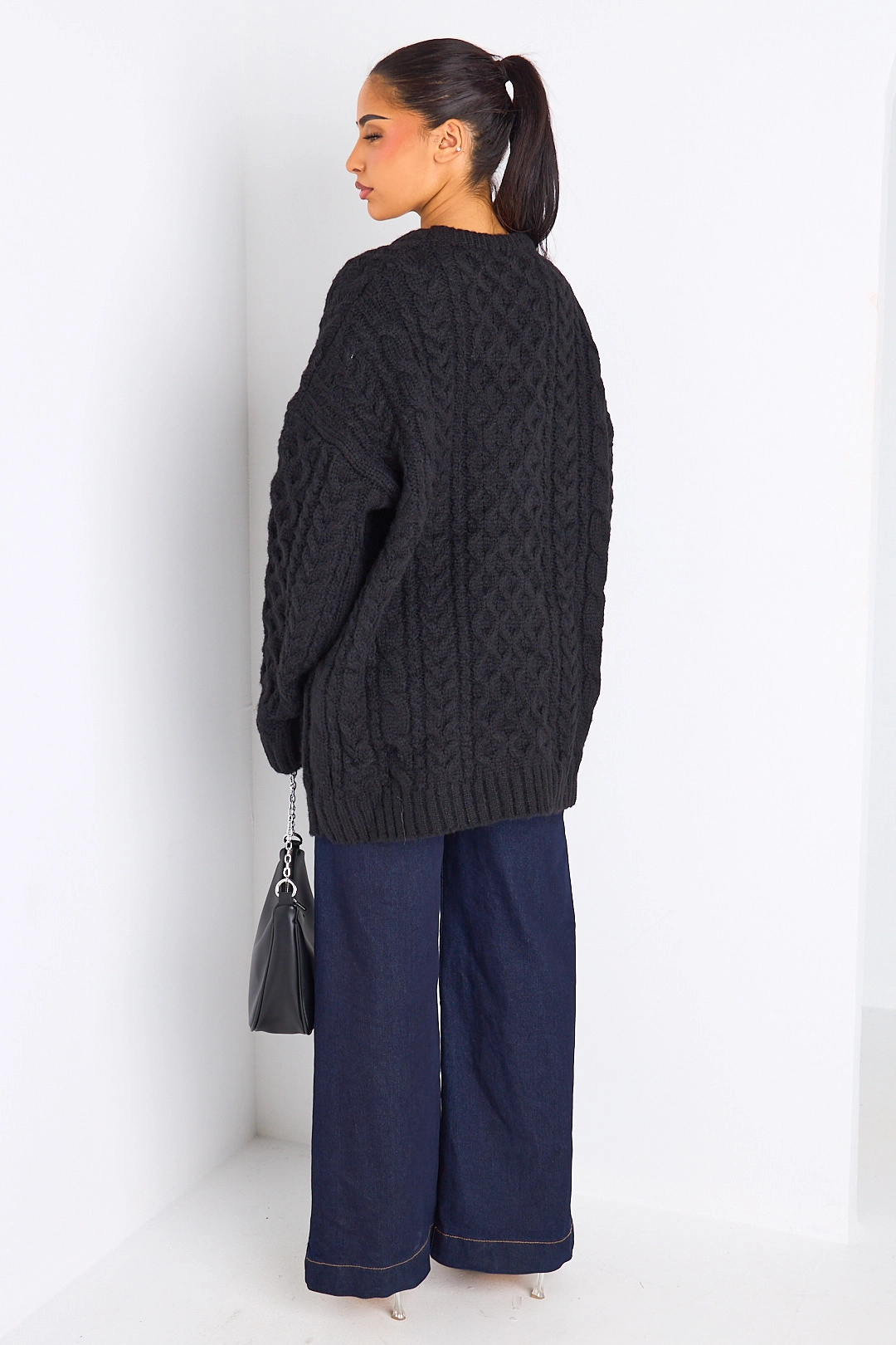 Pull noir en maille à effet torsadé