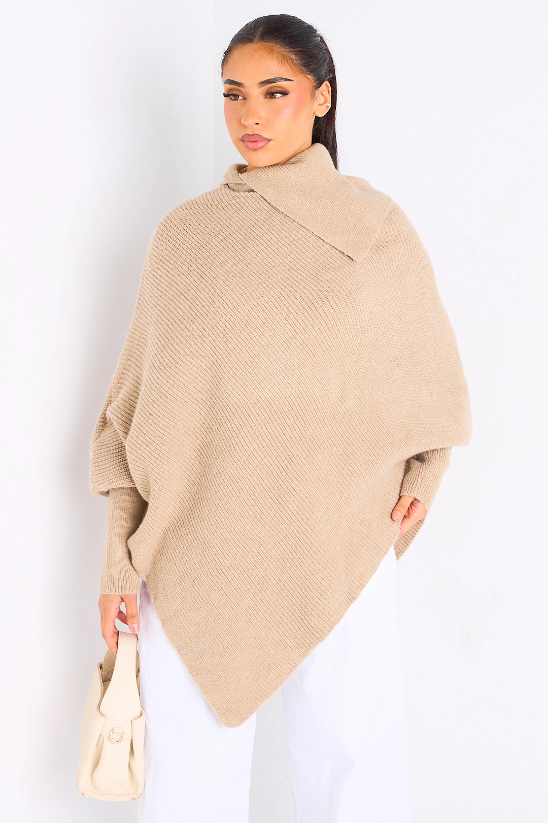 Pull en laine taupe à manches chauves-souris