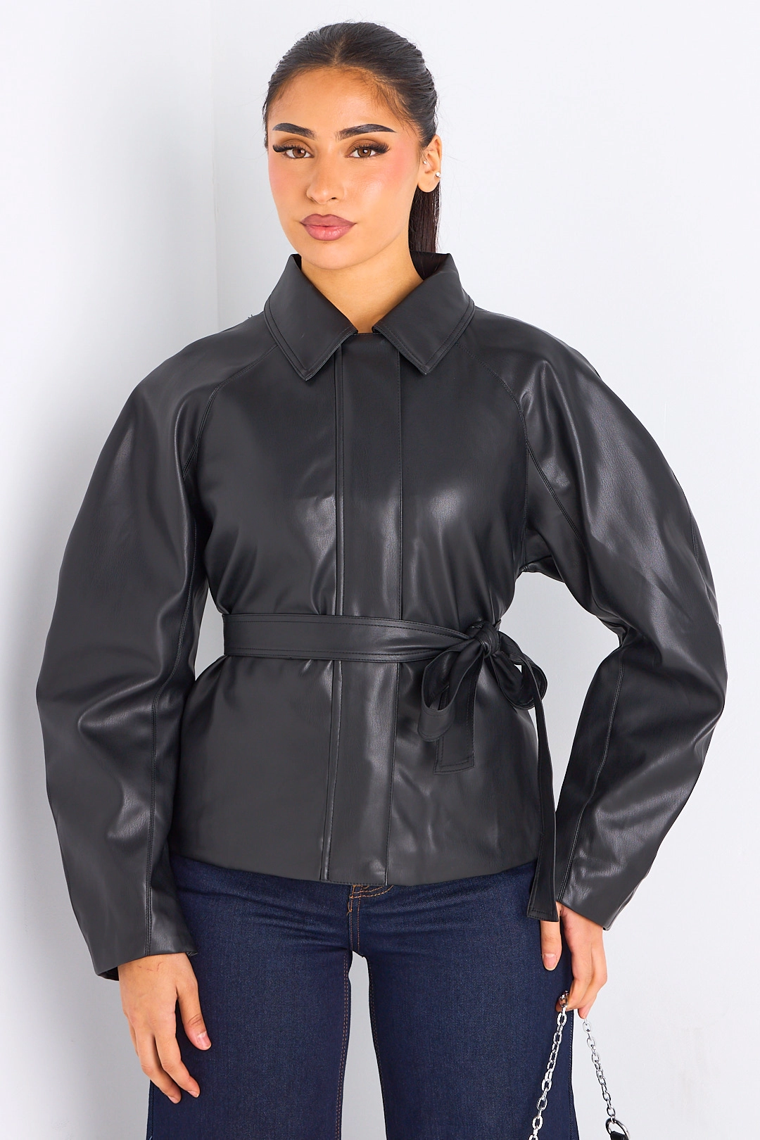 Veste cintrée noire en simili cuir
