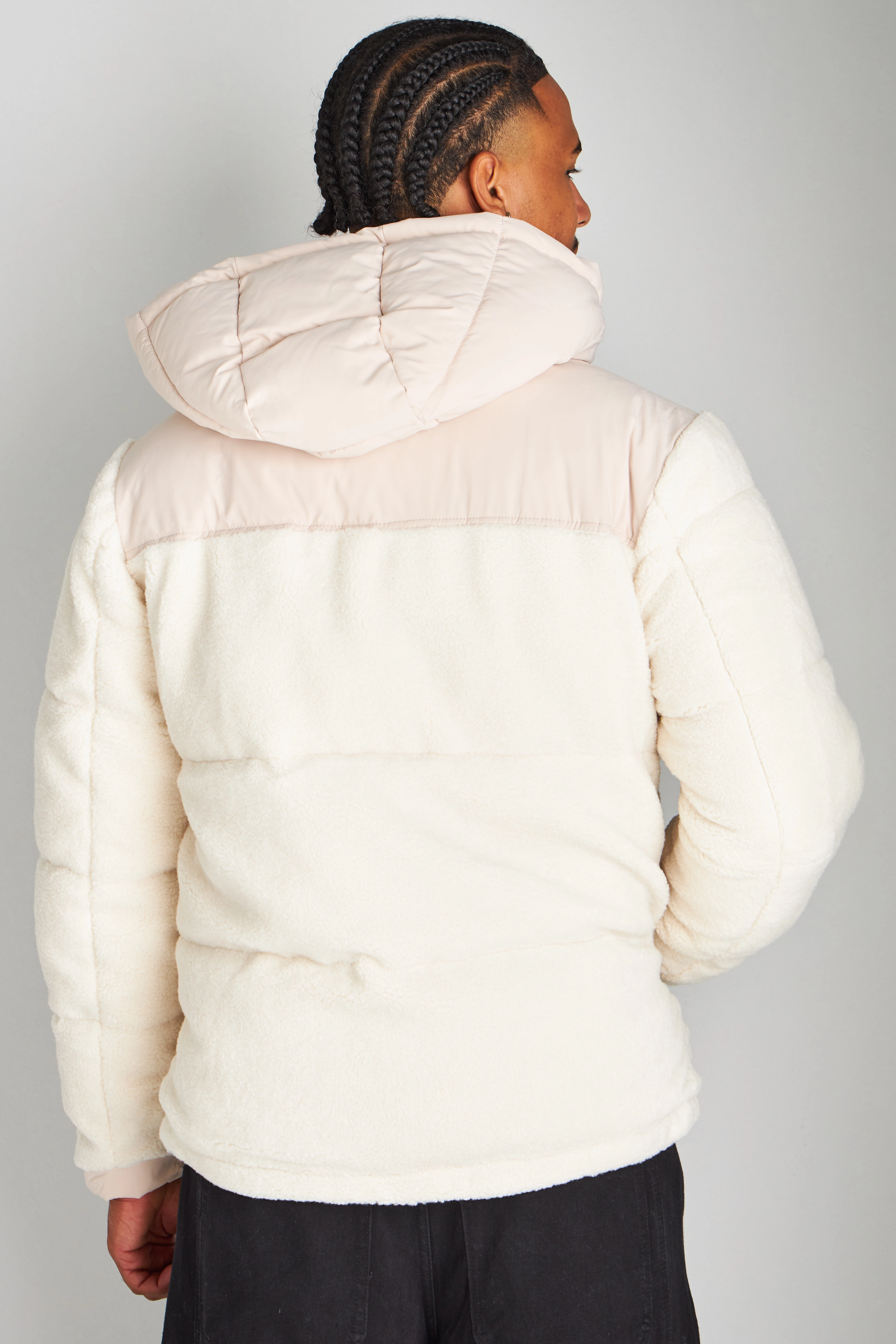 Doudoune beige matelassée à capuche et empiècement peau de mouton blanc