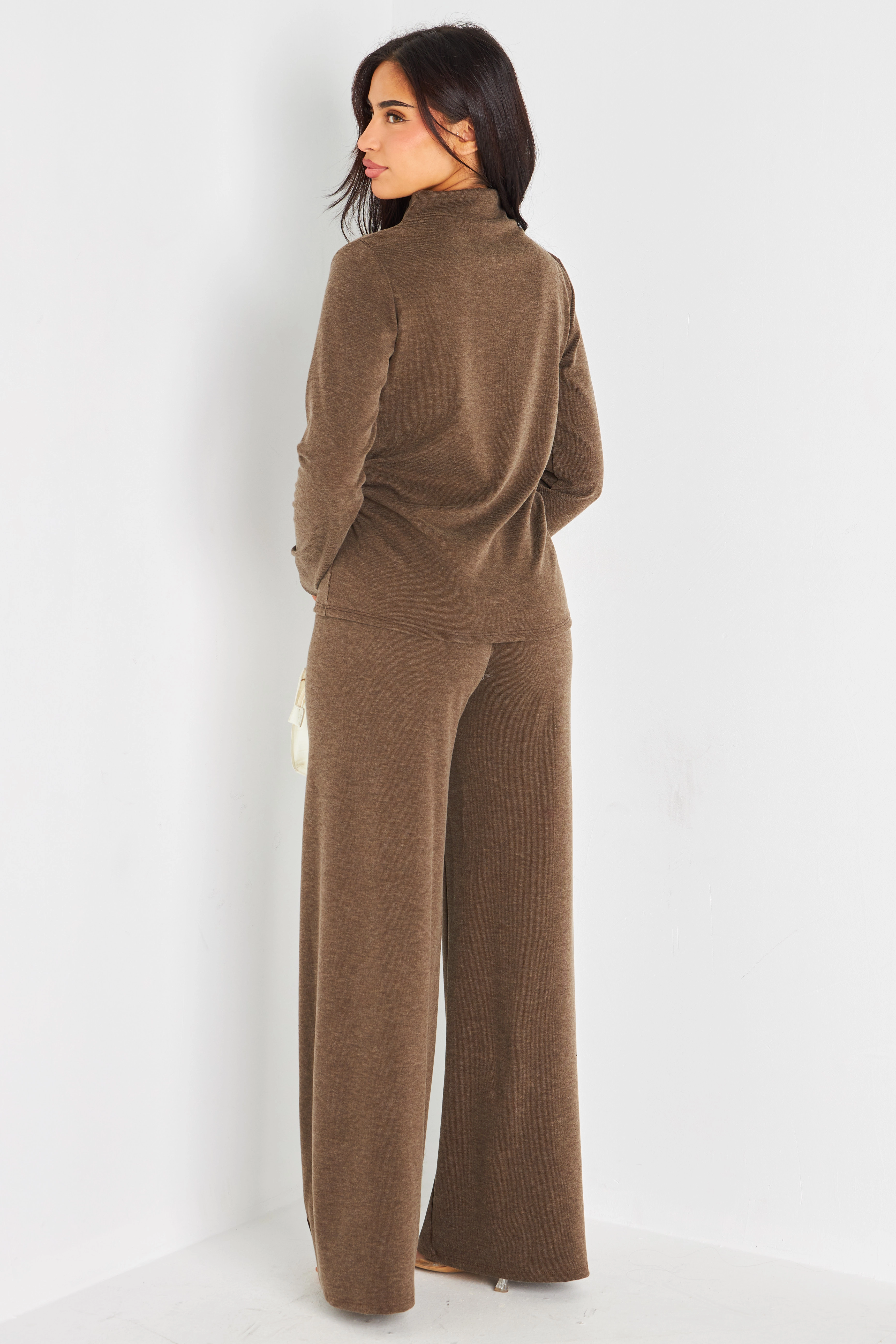 Ensemble deux pièces marron haut cintré col montant + pantalon coupe droite