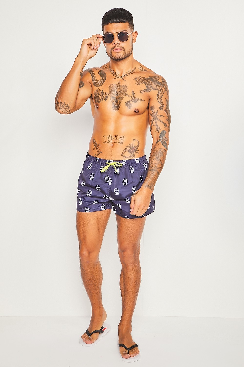 Short de bain bleu marine à tête de morts